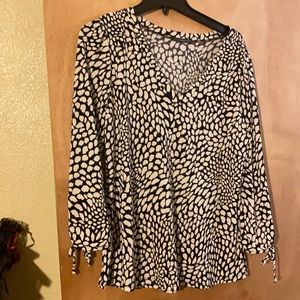 Women’s stretch blouse with side ties & black with cream print.